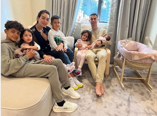 Кристиано Роналдо със семейството си