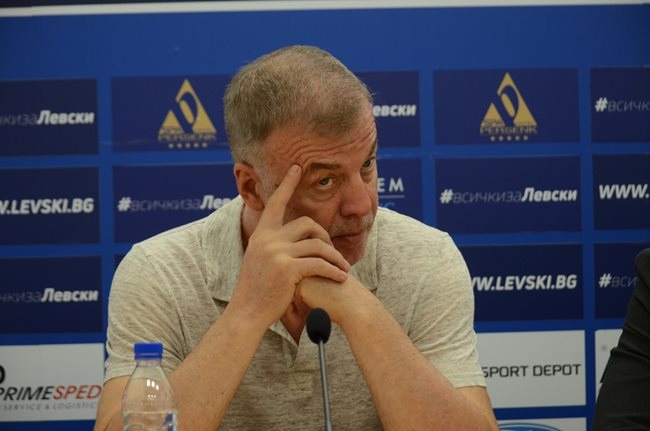 Сираков обеща на феновете, че няма да има обединение с други клубове