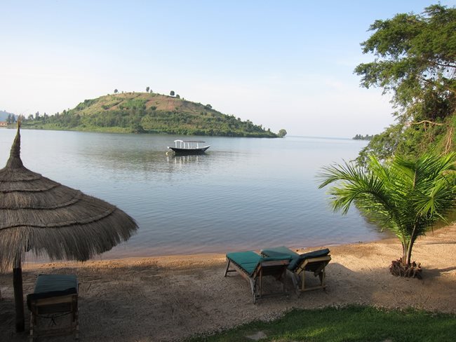 Около 500 000 души зависят от риболова в езерото Киву, което може да изригне, ако пластовете му се преобърнат и въглеродният диоксид излезе на повърхността.