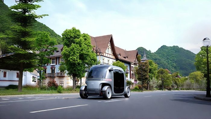 Автономният микробус Robobus предоставя транспортни услуги на къси разстояния. СНИМКА: РАДИО КИТАЙ