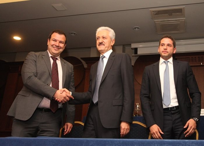 Илиан Григоров - изпълнителен директор на “Аджибадем Сити Клиник”, Мехмет Али Айдънлар и Ангел Ангелов (от ляво на дясно) при обявяване на сделката през 2016 г.
