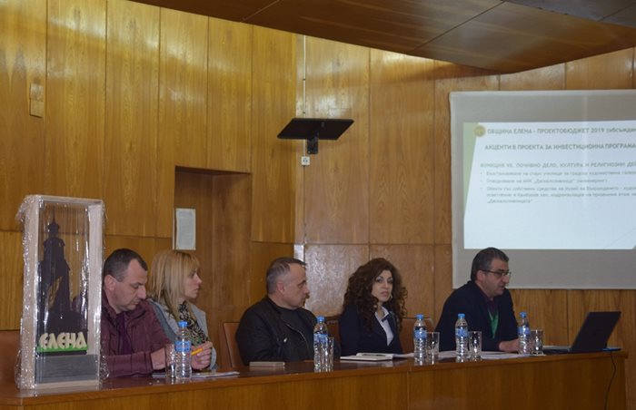 Кметът Дилян Млъзев и финансовият екип на общината представиха параметрите на бюджет 2019