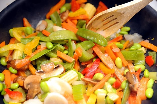 Задушени зеленчуци е вкусна и лесна идея за обяд или вечеря в периода на детоксикация