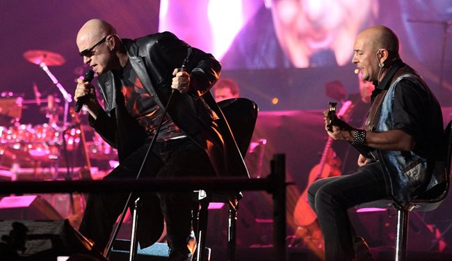 Слави Трифонов пее в “Арена Армеец” на концерта си през април 2015 г.