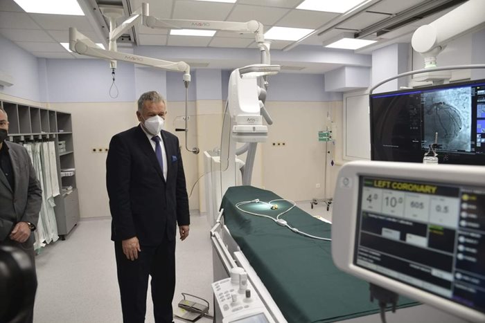 Кацаров бе на откриването на новия монопланов ангиограф в Националната кардиологична болница.