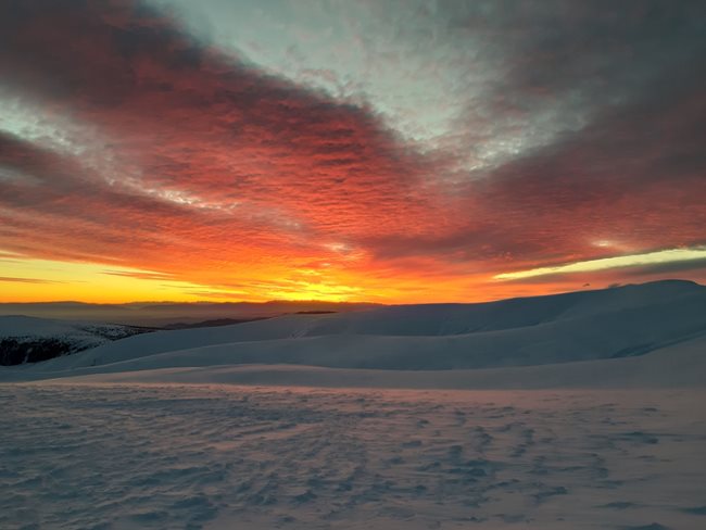 Залезът от последния ден в годината - 31.12.2019, заснет от Валентин Митев от връх Безименен.