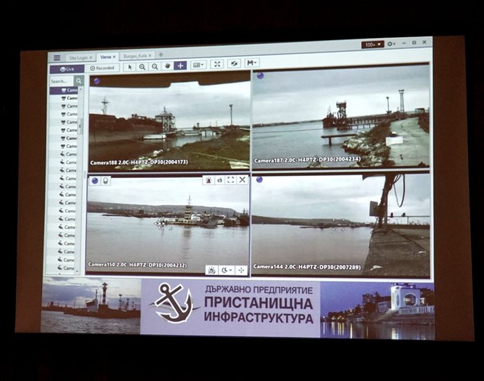 Камери проследяват движението на танкерите, които докарват горива в България.