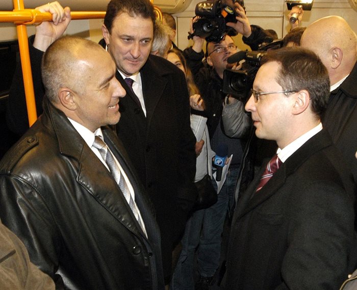 Борисов и тогавашният премиер Сергей Станишев се возят в метрото през 2006 г.