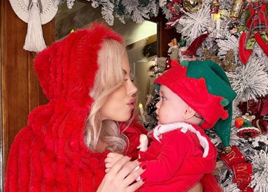 Певицата Камелия и бебе Баян са в очакване на новогодишната нощ