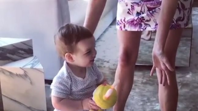 Иванка Тръмп показа първите стъпки на най-малкия си син (Видео)