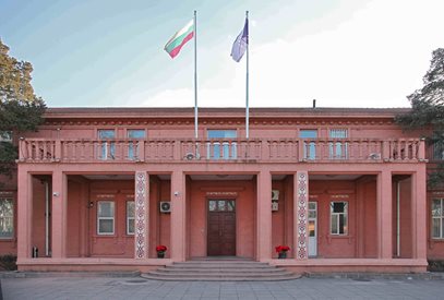 Мозаечна българска шевица украси посолството на България в Пекин