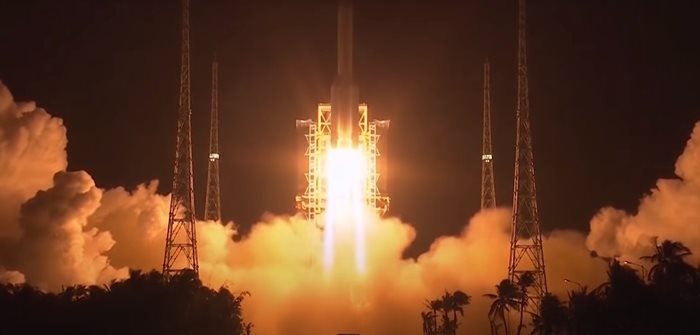 Китайският лунен апарат "Чанъе-6" прехвърли взетите проби в модула на орбита.
Кадър: Youtube/ Al Jazeera English