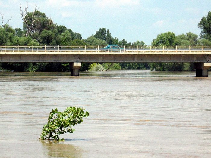 Първите проби от водата в река Марица са в норма, взети са повторни, за да е сигурно, че няма опасност за населението.