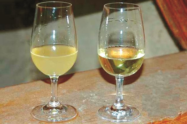 Бистренето често се налага при бялото вино
