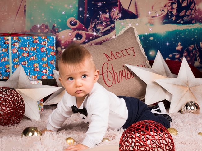 Павел Георгиев е едва на 8 месеца. Той ще посрещне Коледа и Нова година за първи път.