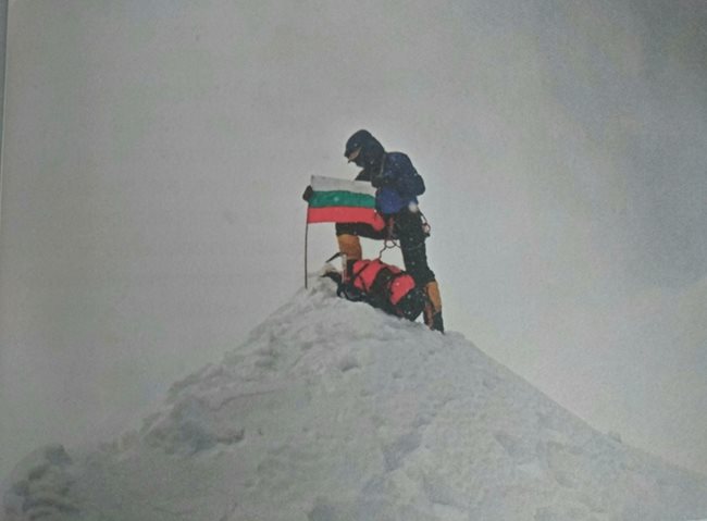 През май 2016 г. в списъка с осемхилядниците Петров добавя и връх Макалу (8485 м.)