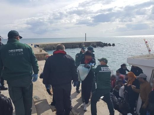 Вижте как 38-те мигранти бяха спасени в Черно море край Шабла (Снимки)