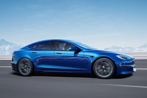 Електрическият Tesla Model S губи над половината от стойността си за 5 години.