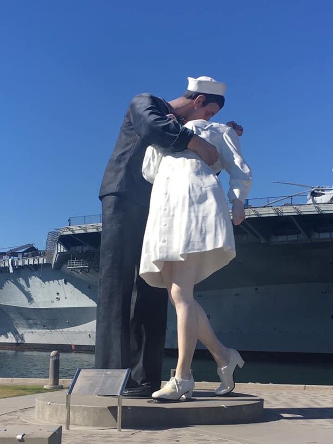 Статуята се намира на пристанището точно до прочутия самолетоносач Midway.
СНИМКА: ПЕПА ПЕТРОВА