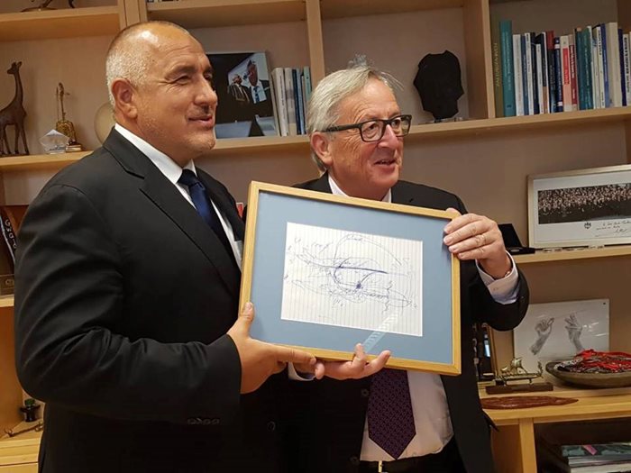 Премиерът Борисов подари през 2015 г. на Жан-Клод Юнкер скица с газовия хъб “Балкан” и трасето на “Турски поток”.