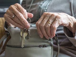 Персонален НОИ от "24 часа":  Наследствена се взема 5 г. преди пенсия, а с ТЕЛК възрастта е без значение