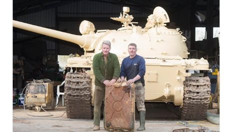 Британец си купи танк и намери в него кюлчета злато