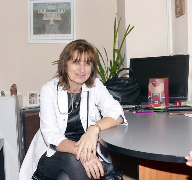 Д-р Красимира Иванова в кабинета си в отделението по неонатология на Първа АГ болница "Св. София", което завежда