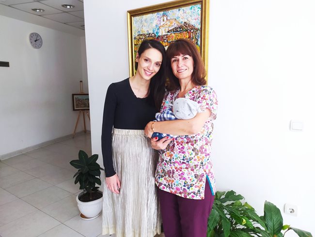 Луиза Григорова с д-р Лекова и сина си Бран
СНИМКИ: Официален сайт на МБАЛ „Света София“