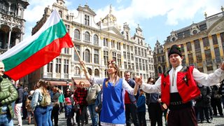 Ева Майдел поведе Голямото българско хоро в Брюксел (видео)