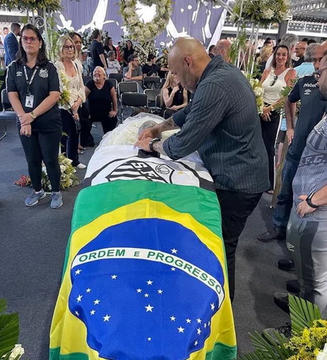 Стотици хиляди го изпратиха в Сао Пауло