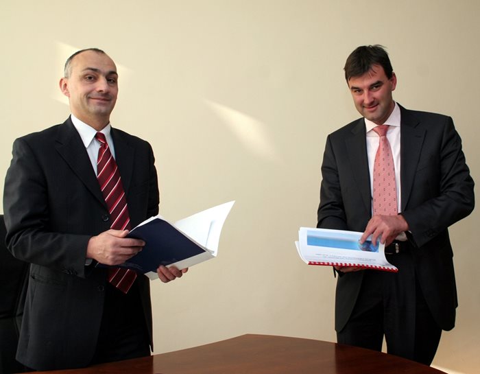 Асен Христов - председател на Надзорния съвет на “Еврохолд” (вляво), и Кирил Бошов - шеф на Управителния съвет.
