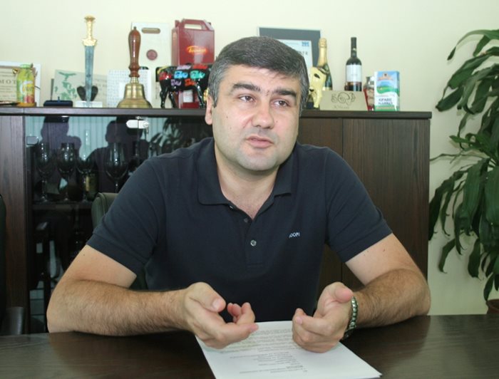 Според  Димитър Зоров - председател на Асоциацията на млекопреработвателите в България има хаос в процедурите
