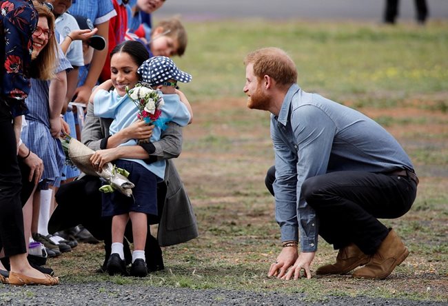 5-годишният Люк Винсънт дръпна силно червената брада на принц Хари и получи сърдечни прегръдки от него и съпругата му Меган