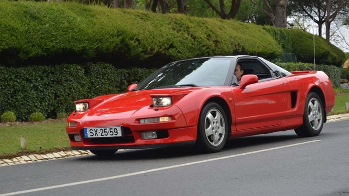 Червената Honda NSX на Аертон Сена се продава за 500 000 лири. Снимка: AutoTrader