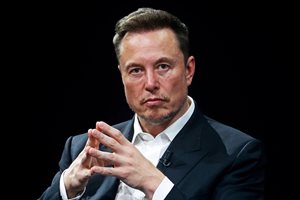 SpaceX получи забрана да изстрелва повече ракети заради публикации на Илон Мъск