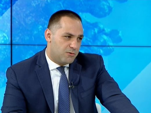 Караниколов: Тегленето на заем от държавата е правилен подход