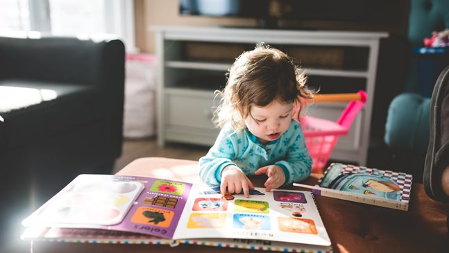 Защо е важно да четете на бебето