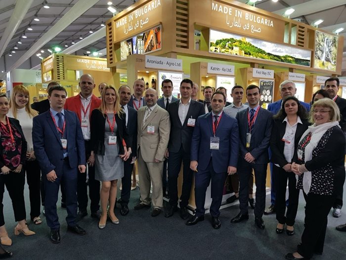 Министър Караниколов посети българския щанд на изложението за храни в Дубай.