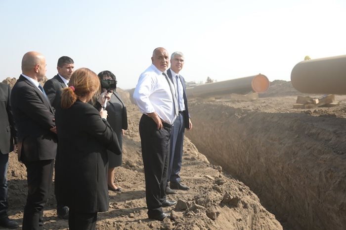 На 21 октомври премиерът Бойко Борисов инспектира полагането на тръбите по северното трасе на “Балкански поток”.
