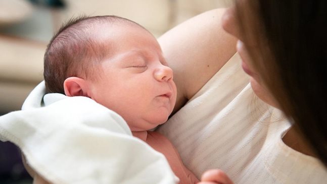 Полезно ли е кърменето по време на бременност?