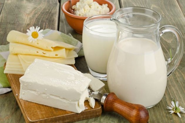 Сирената с добавени растителни мазнини също намаляват. Произведени са по-малко сирене, сметана, масло.