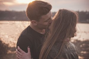6 неща, които не бива да правим, докато се целуваме