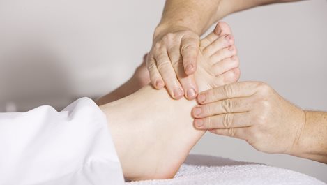 На кои здравословни състояния помага масажът на стъпалата