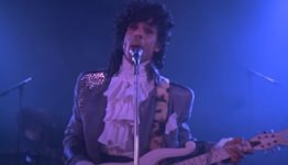 Продават на търг ризата на Принс от Purple Rain и други негови вещи