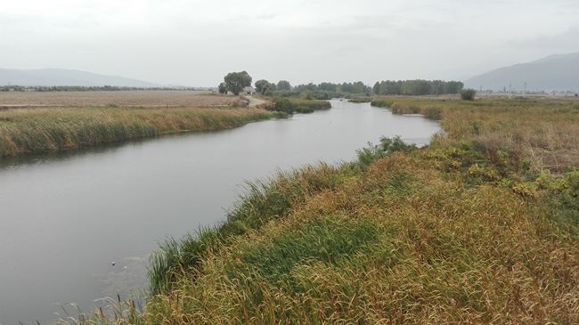 Тунджа се вие в красиви меандри