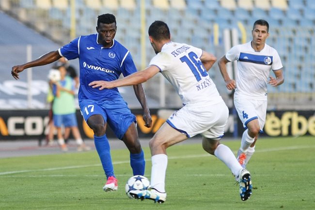 Адениджи за последно игра в официален мач за "сините" срещу черногорския "Сутиеска"
