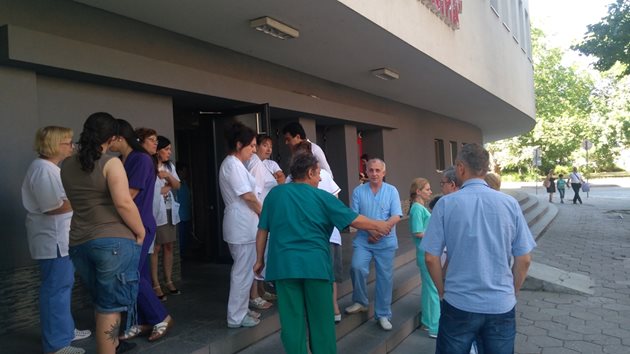 Медиците от "Св. Мина" се заканват всеки ден да протестират.