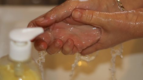 Всеки трети българин рядко или изобщо не си мие ръцете