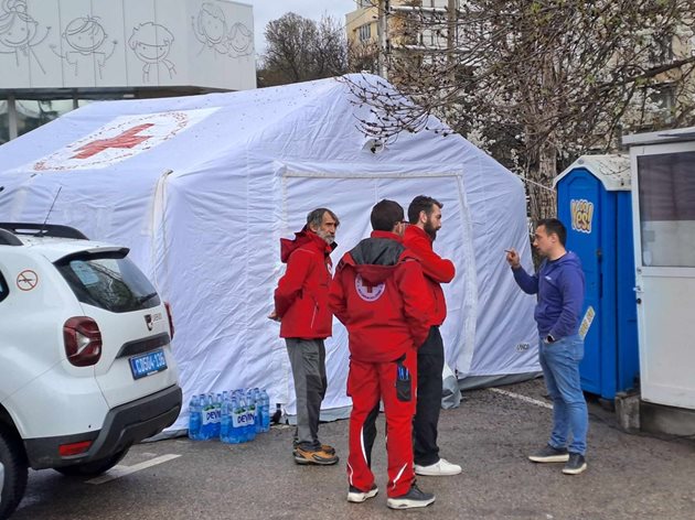 Българският Червен кръст организира от днес кампания за кръводаряване на пострадалите в инцидента в Кочани, Република Северна Македония СНИМКА: Велислав Николов