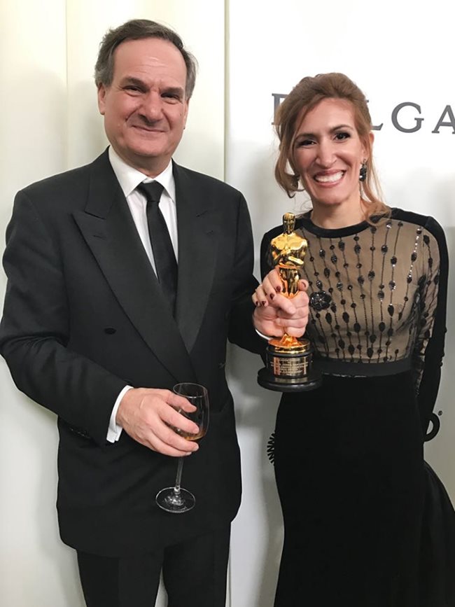 Бившата министърка на туризма Николина Ангелкова разговаря с Робърт Легато, чийто екип, стоящ зад "Книга за джунглата", спечелиха наградата на Американската филмова академия в категория "Визуални ефекти"